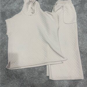 Lovely Melody Quilted Beige Set